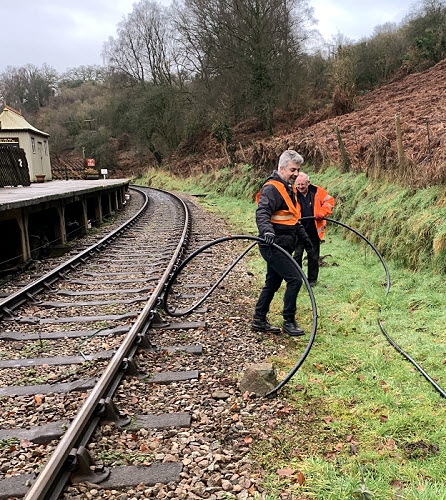 Roger and Charles fight the cable